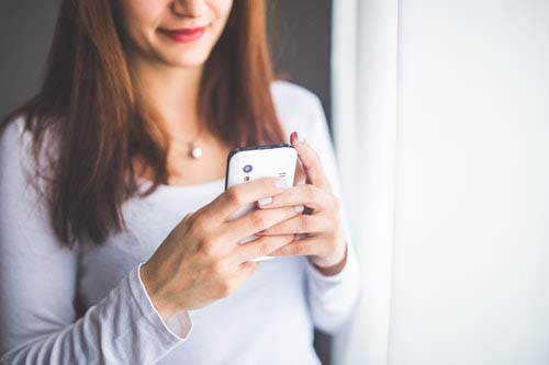 girl using her smartphone